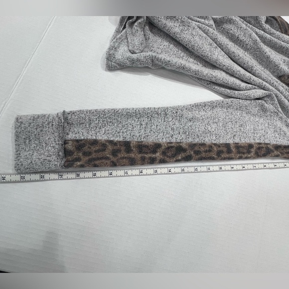 Vintage Havana super soft pullover top with leopard stripe down sleeves - Picture 6 of 8